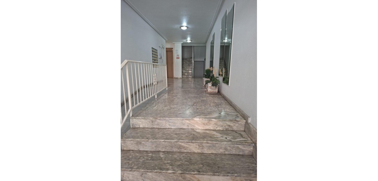 Herverkoop - Appartement / flat -
Torrevieja - torrevieja