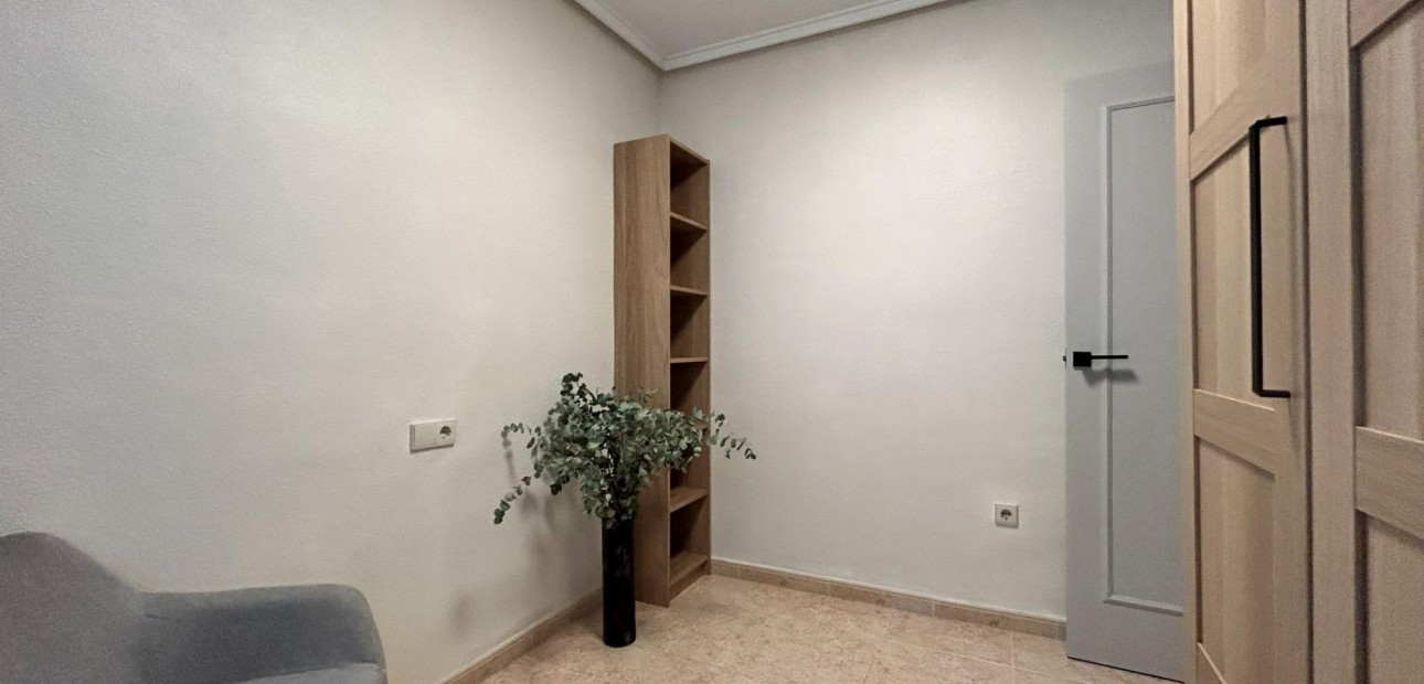 Herverkoop - Appartement / flat -
Torrevieja - Centro