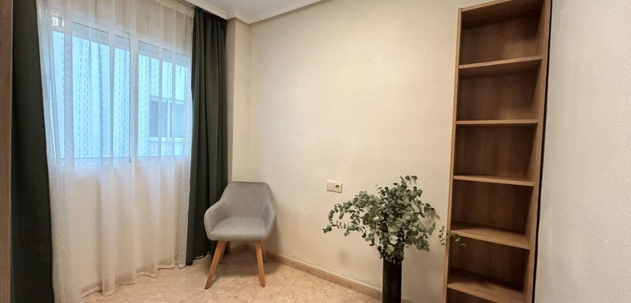 Herverkoop - Appartement / flat -
Torrevieja - Centro