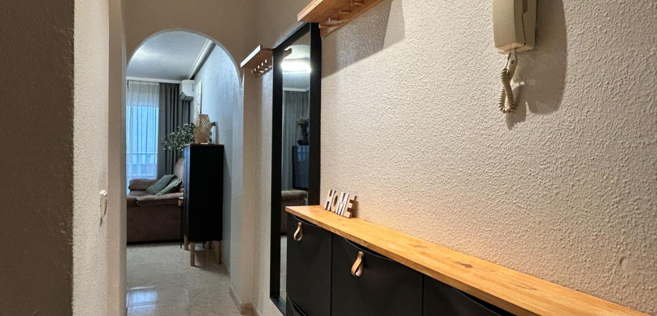 Herverkoop - Appartement / flat -
Torrevieja - Centro