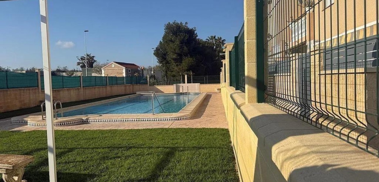 Herverkoop - Bungalow -
Torrevieja - Torreblanca
