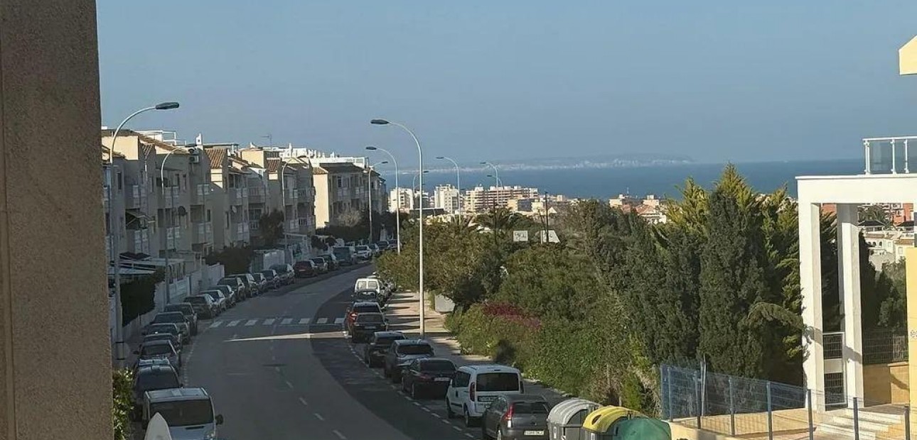 Herverkoop - Bungalow -
Torrevieja - Torreblanca