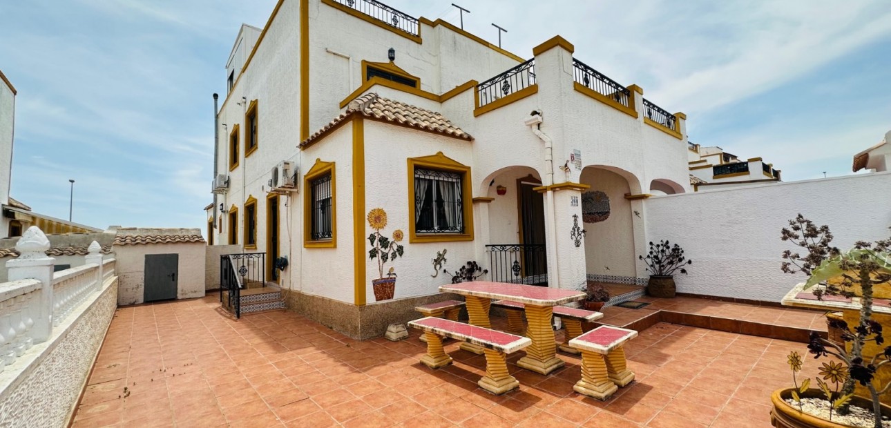 Sale - Townhouse -
Orihuela - Entre Naranjos Vistabella