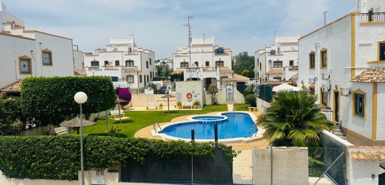 Sale - Townhouse -
Orihuela - Entre Naranjos Vistabella