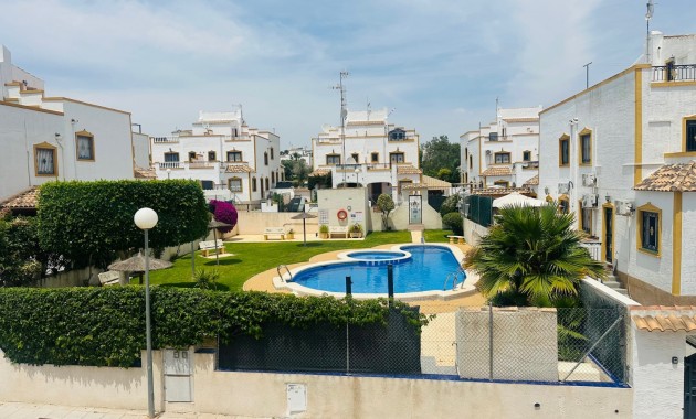 Sale - Townhouse -
Orihuela - Entre Naranjos Vistabella