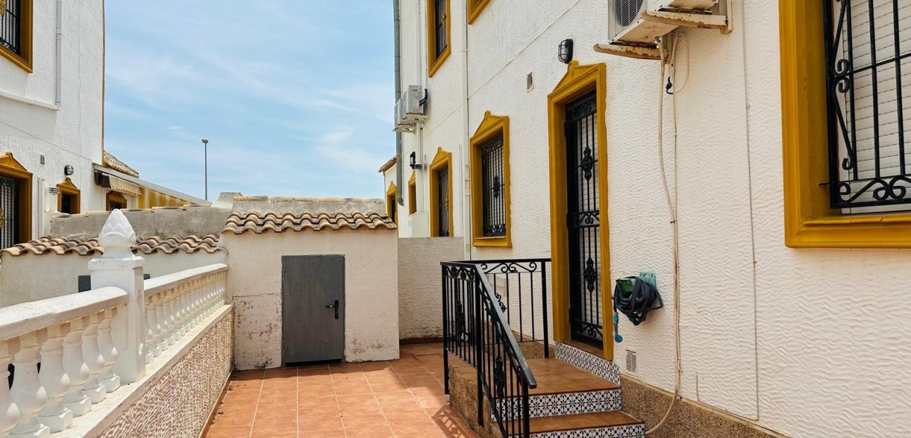 Sale - Townhouse -
Orihuela - Entre Naranjos Vistabella