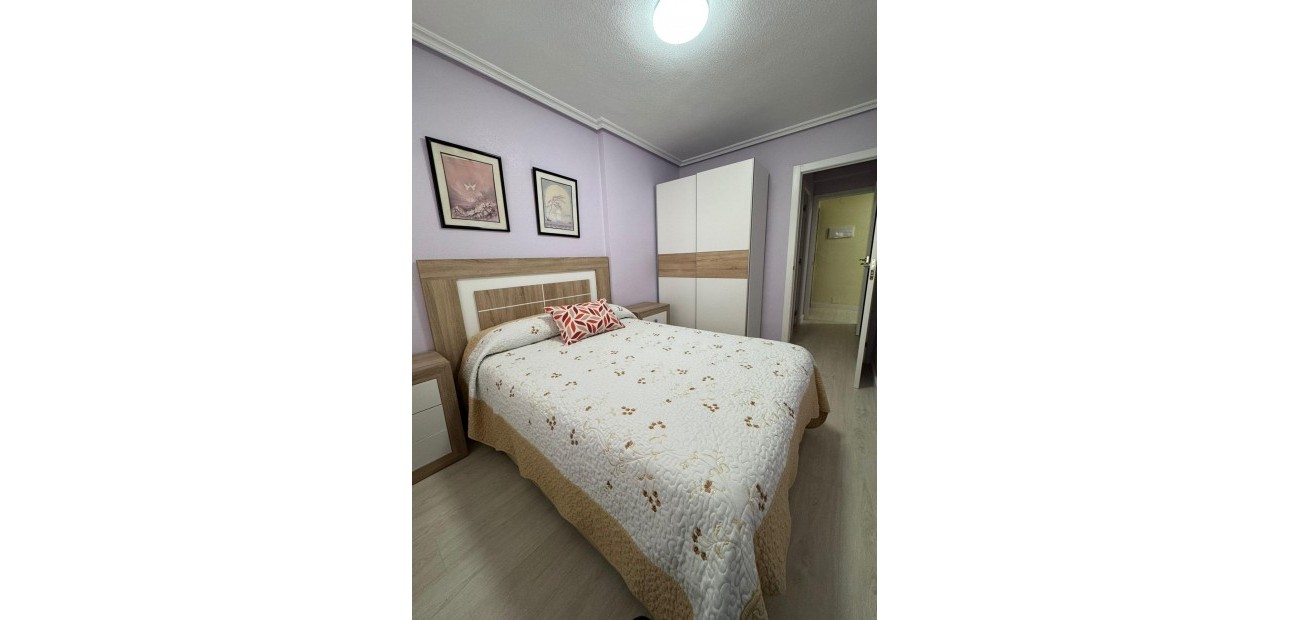 Sale - Apartment / flat -
Torrevieja - Playa de los locos