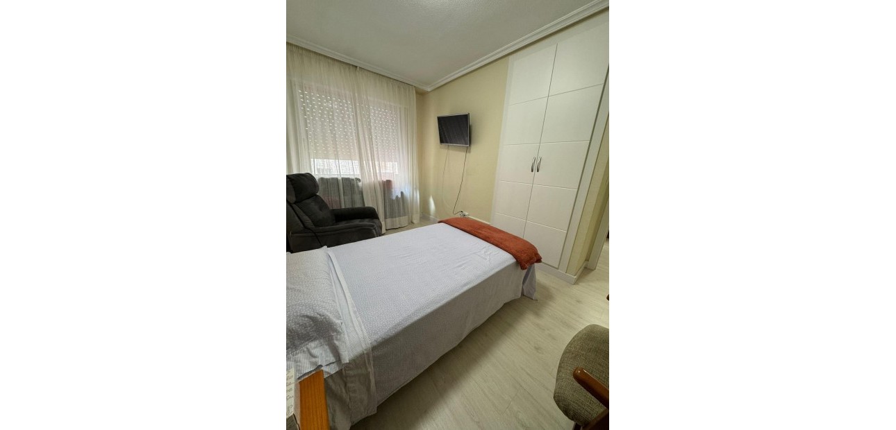 Sale - Apartment / flat -
Torrevieja - Playa de los locos