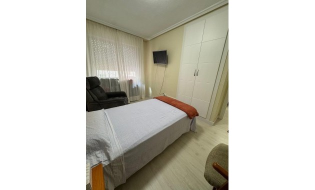 Sale - Apartment / flat -
Torrevieja - Playa de los locos