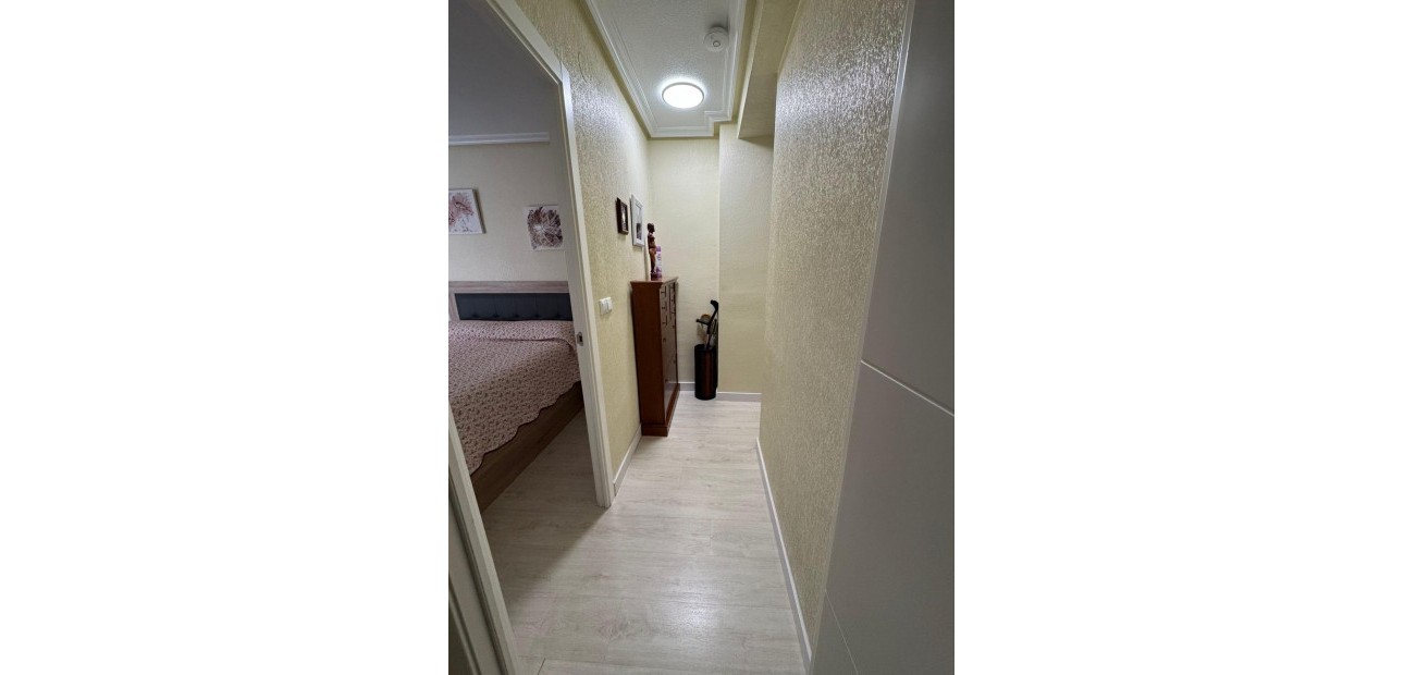 Sale - Apartment / flat -
Torrevieja - Playa de los locos