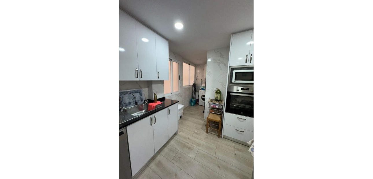 Sale - Apartment / flat -
Torrevieja - Playa de los locos