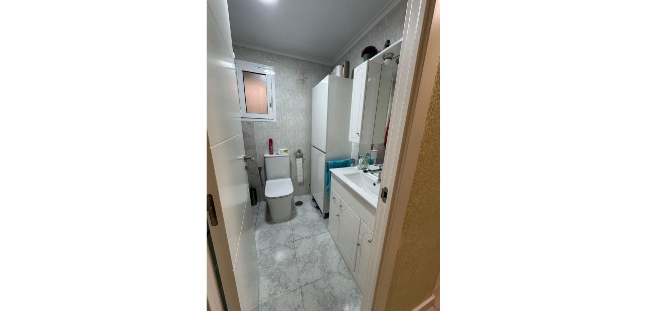 Sale - Apartment / flat -
Torrevieja - Playa de los locos