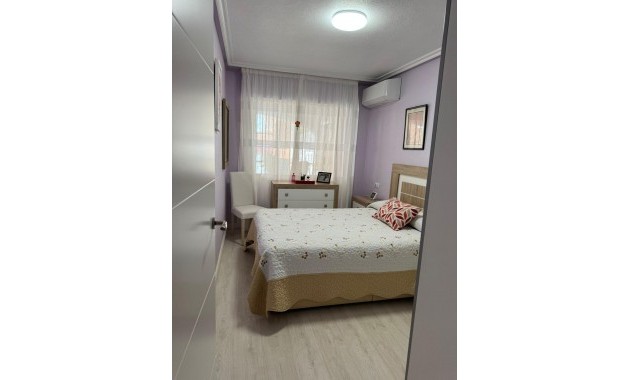 Sale - Apartment / flat -
Torrevieja - Playa de los locos