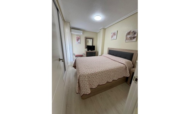 Sale - Apartment / flat -
Torrevieja - Playa de los locos