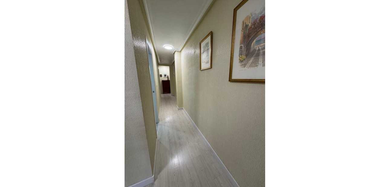 Sale - Apartment / flat -
Torrevieja - Playa de los locos