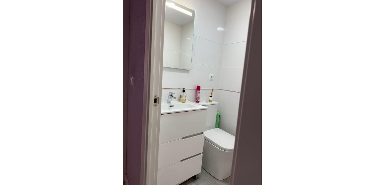 Sale - Apartment / flat -
Torrevieja - Playa de los locos