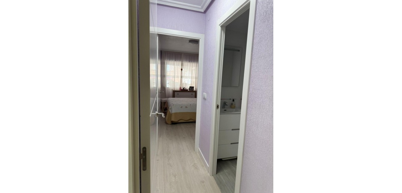 Sale - Apartment / flat -
Torrevieja - Playa de los locos