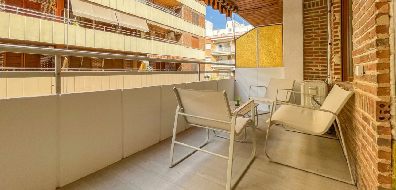 Sale - Apartment / flat -
Torrevieja - Playa Acequion