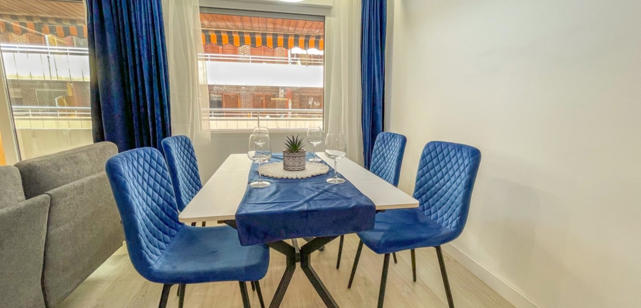 Sale - Apartment / flat -
Torrevieja - Playa Acequion