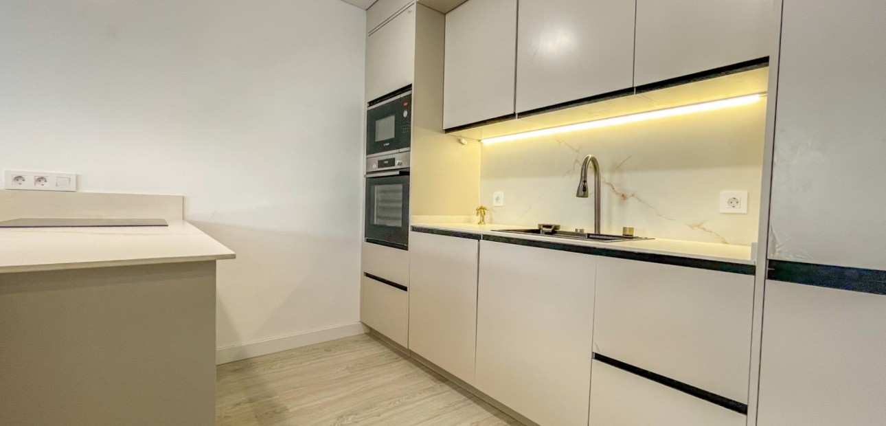 Sale - Apartment / flat -
Torrevieja - Playa Acequion