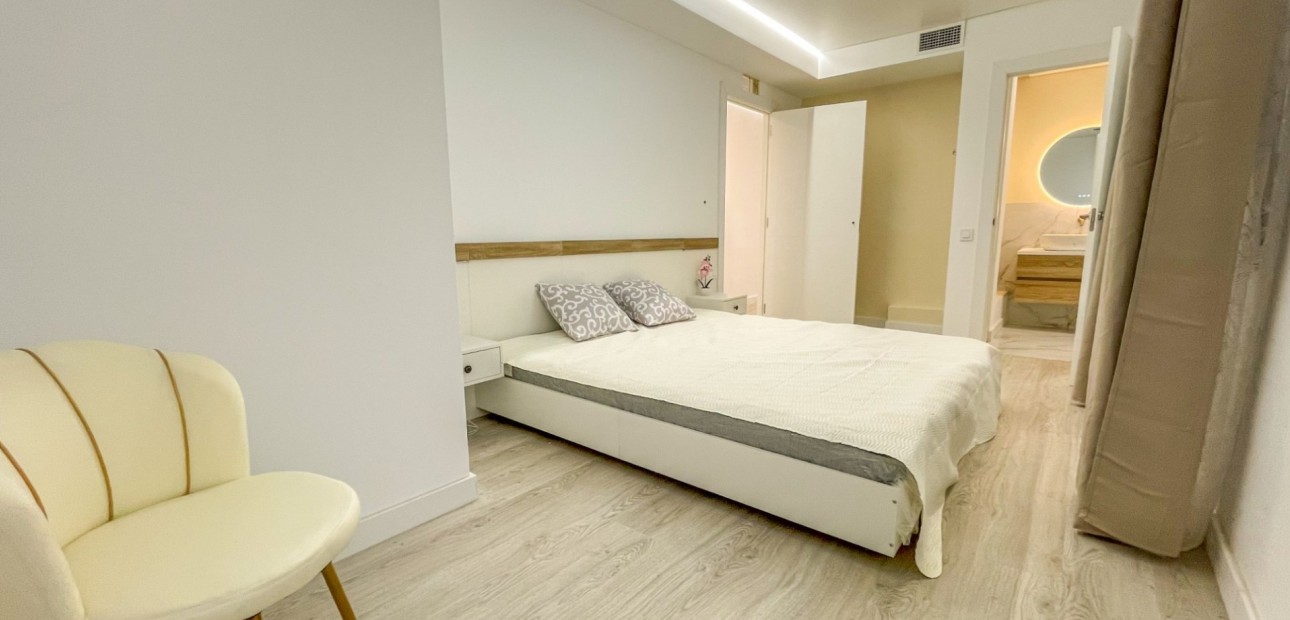 Sale - Apartment / flat -
Torrevieja - Playa Acequion