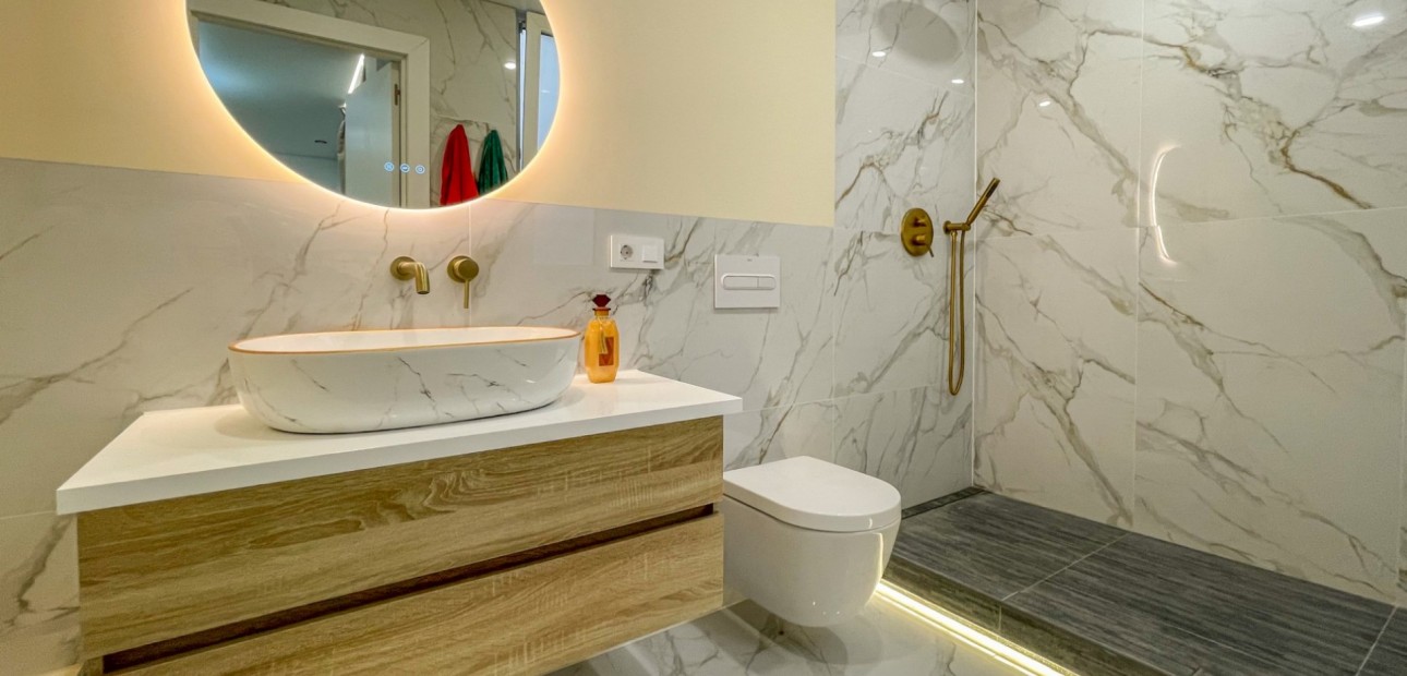 Sale - Apartment / flat -
Torrevieja - Playa Acequion
