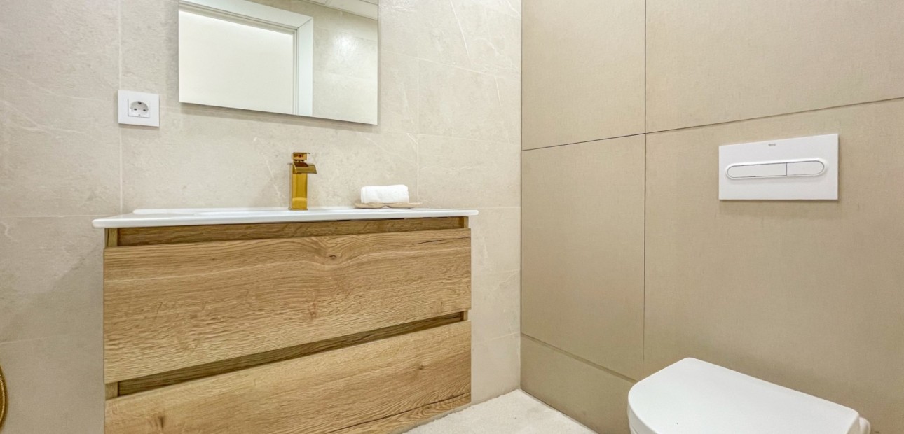 Sale - Apartment / flat -
Torrevieja - Playa Acequion