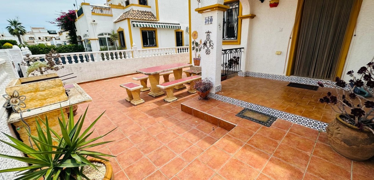 Sale - Townhouse -
Orihuela - Entre Naranjos Vistabella