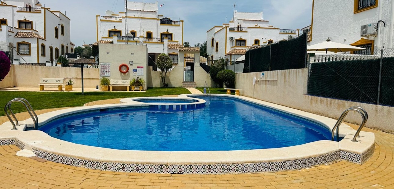 Sale - Townhouse -
Orihuela - Entre Naranjos Vistabella