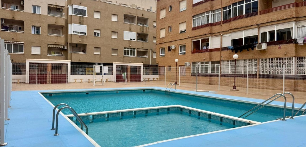 Sale - Apartment / flat -
Torrevieja - Centro