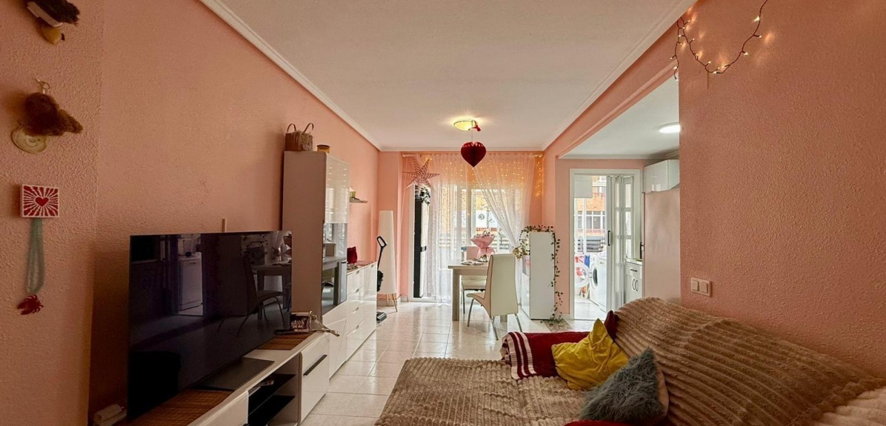 Sale - Apartment / flat -
Torrevieja - Centro