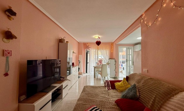 Sale - Apartment / flat -
Torrevieja - Centro