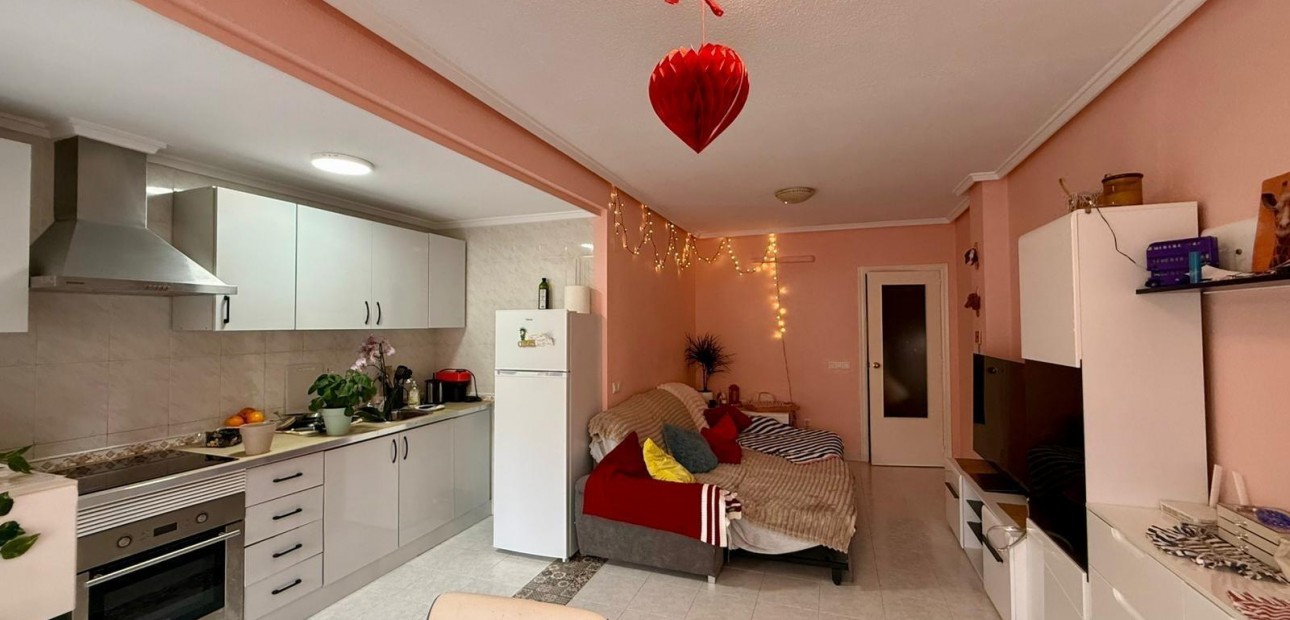Sale - Apartment / flat -
Torrevieja - Centro