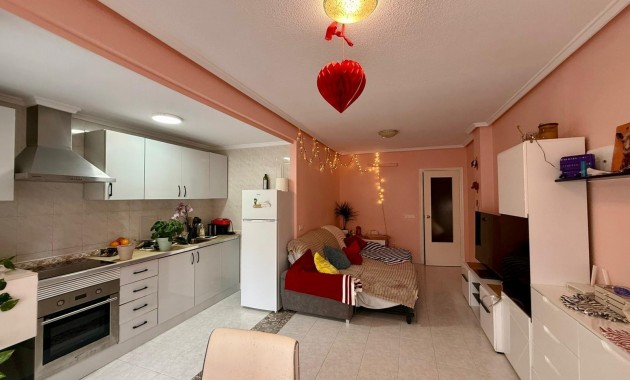 Sale - Apartment / flat -
Torrevieja - Centro