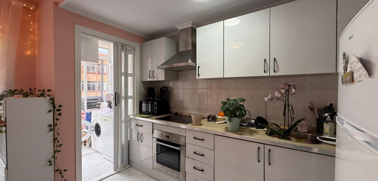 Sale - Apartment / flat -
Torrevieja - Centro