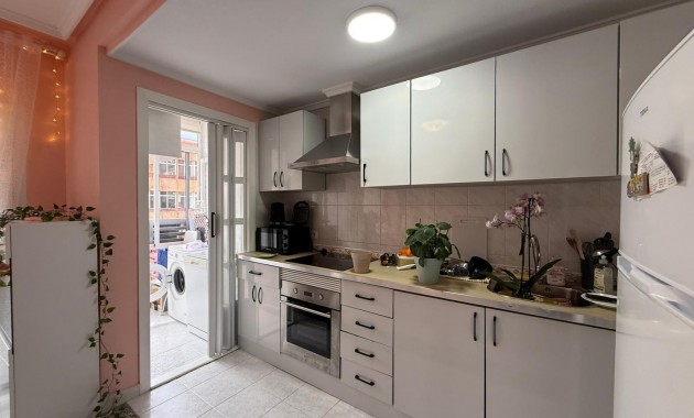 Sale - Apartment / flat -
Torrevieja - Centro