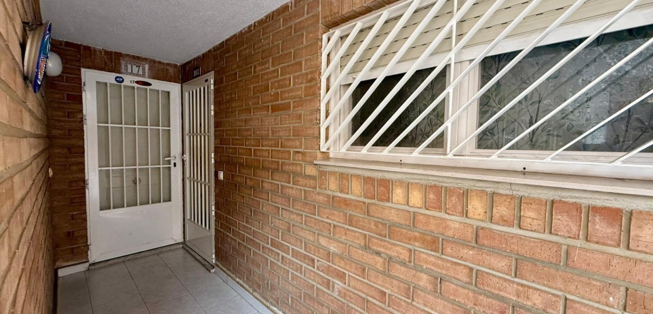 Sale - Apartment / flat -
Torrevieja - Centro