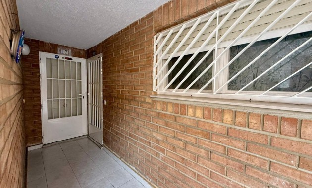 Sale - Apartment / flat -
Torrevieja - Centro