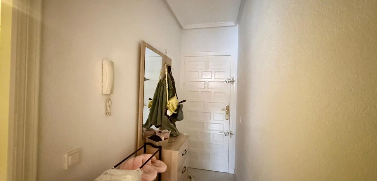 Sale - Apartment / flat -
Torrevieja - Centro