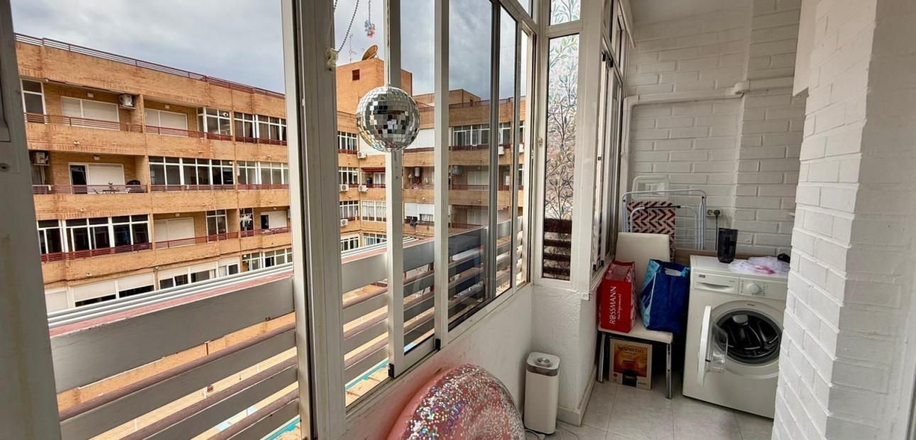 Sale - Apartment / flat -
Torrevieja - Centro