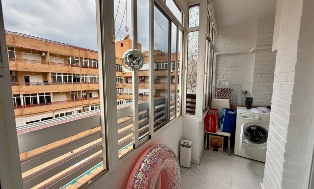 Sale - Apartment / flat -
Torrevieja - Centro