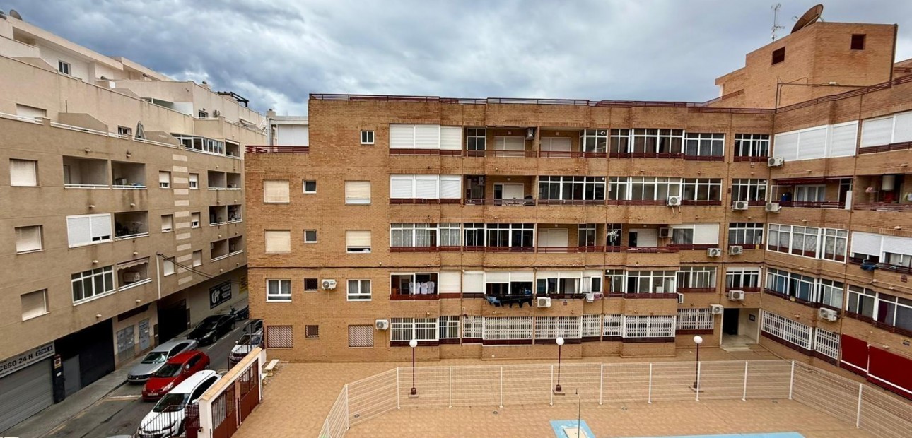 Sale - Apartment / flat -
Torrevieja - Centro