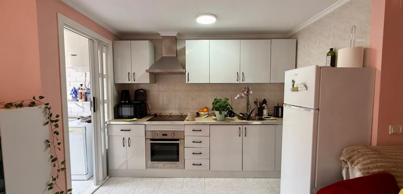 Sale - Apartment / flat -
Torrevieja - Centro