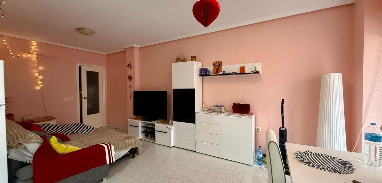 Sale - Apartment / flat -
Torrevieja - Centro