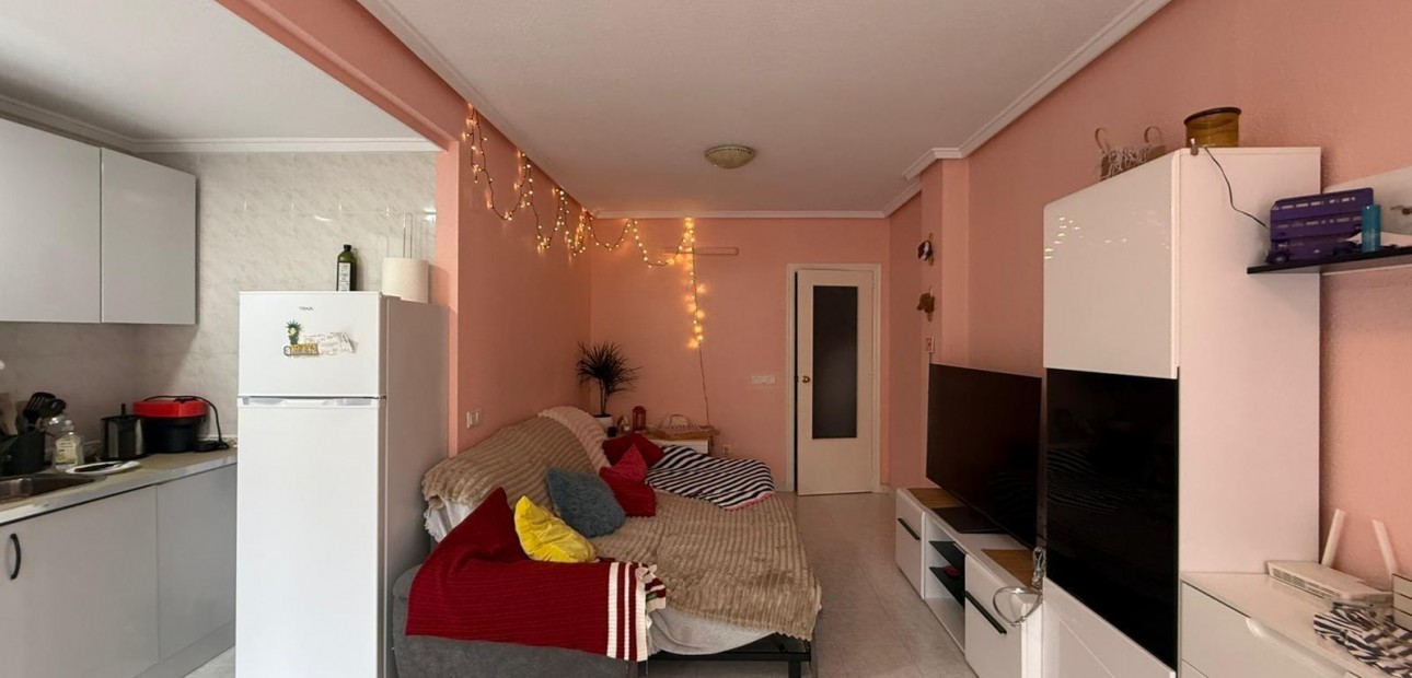 Sale - Apartment / flat -
Torrevieja - Centro