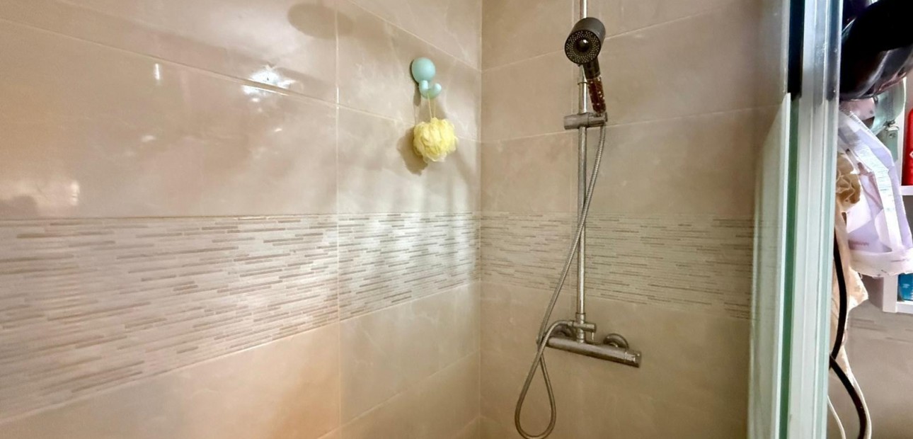 Sale - Apartment / flat -
Torrevieja - Centro