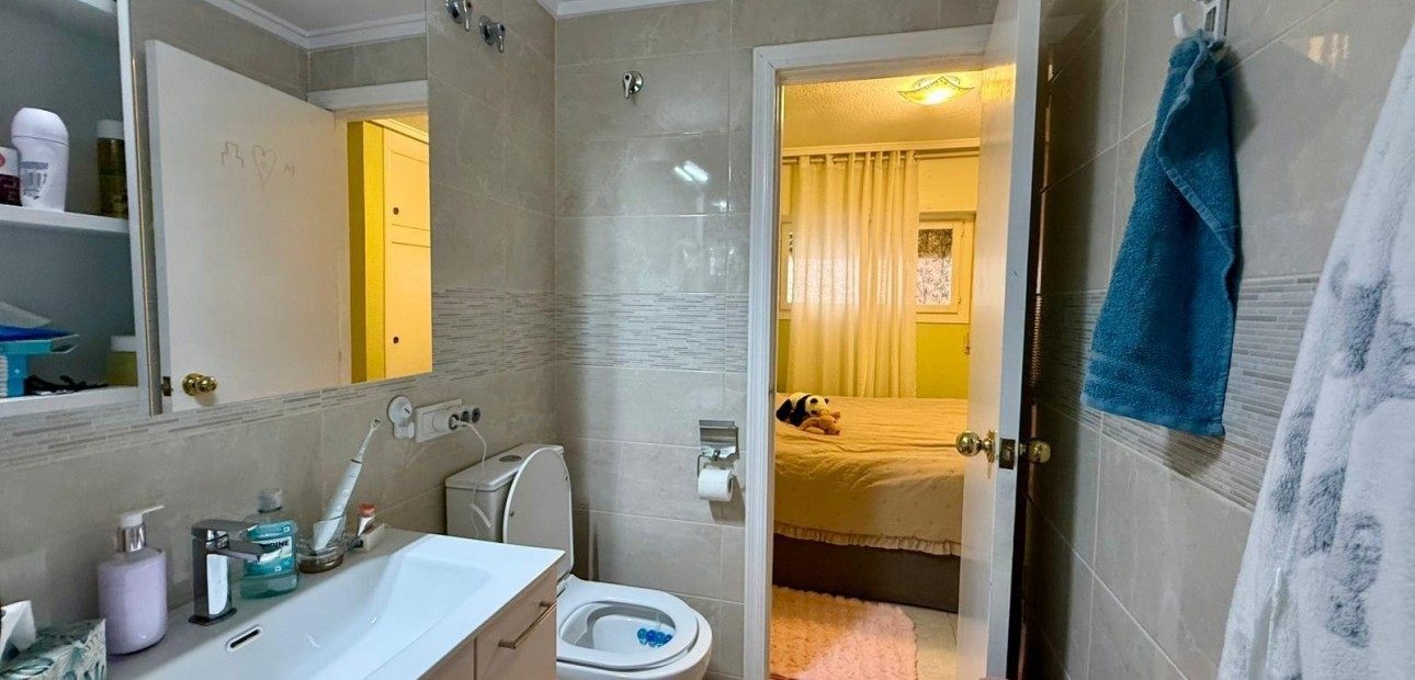 Sale - Apartment / flat -
Torrevieja - Centro