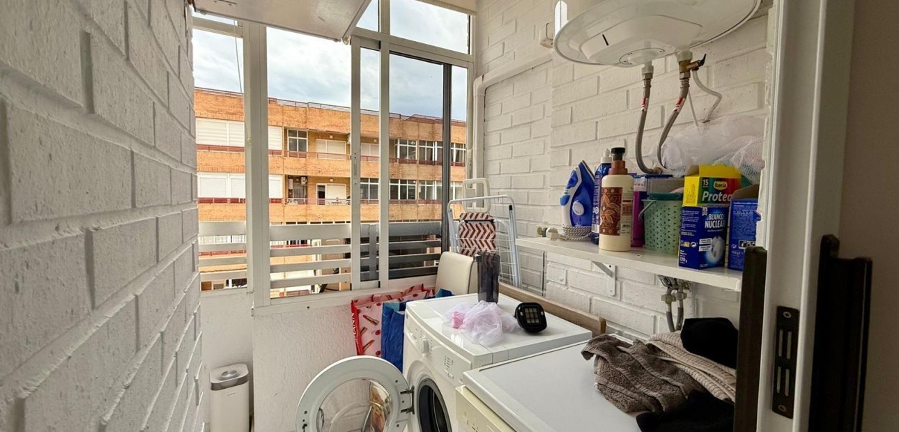 Sale - Apartment / flat -
Torrevieja - Centro