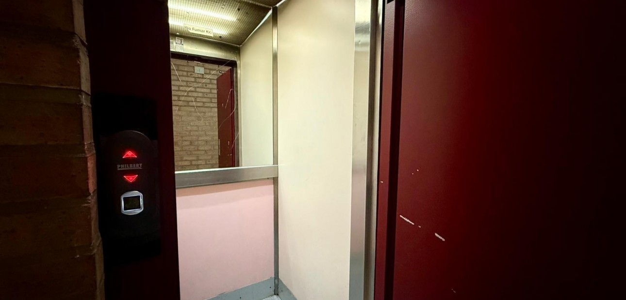 Sale - Apartment / flat -
Torrevieja - Centro