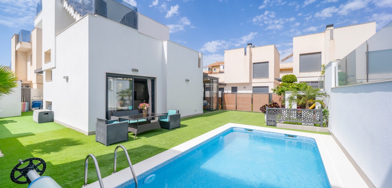 Sale - Detached Villa -
Torrevieja - Torrevieja - Centre